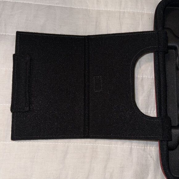 Nintendo Switch Black Deluxe Zip Around Hardshell Travel Case - Picture 11 of 12